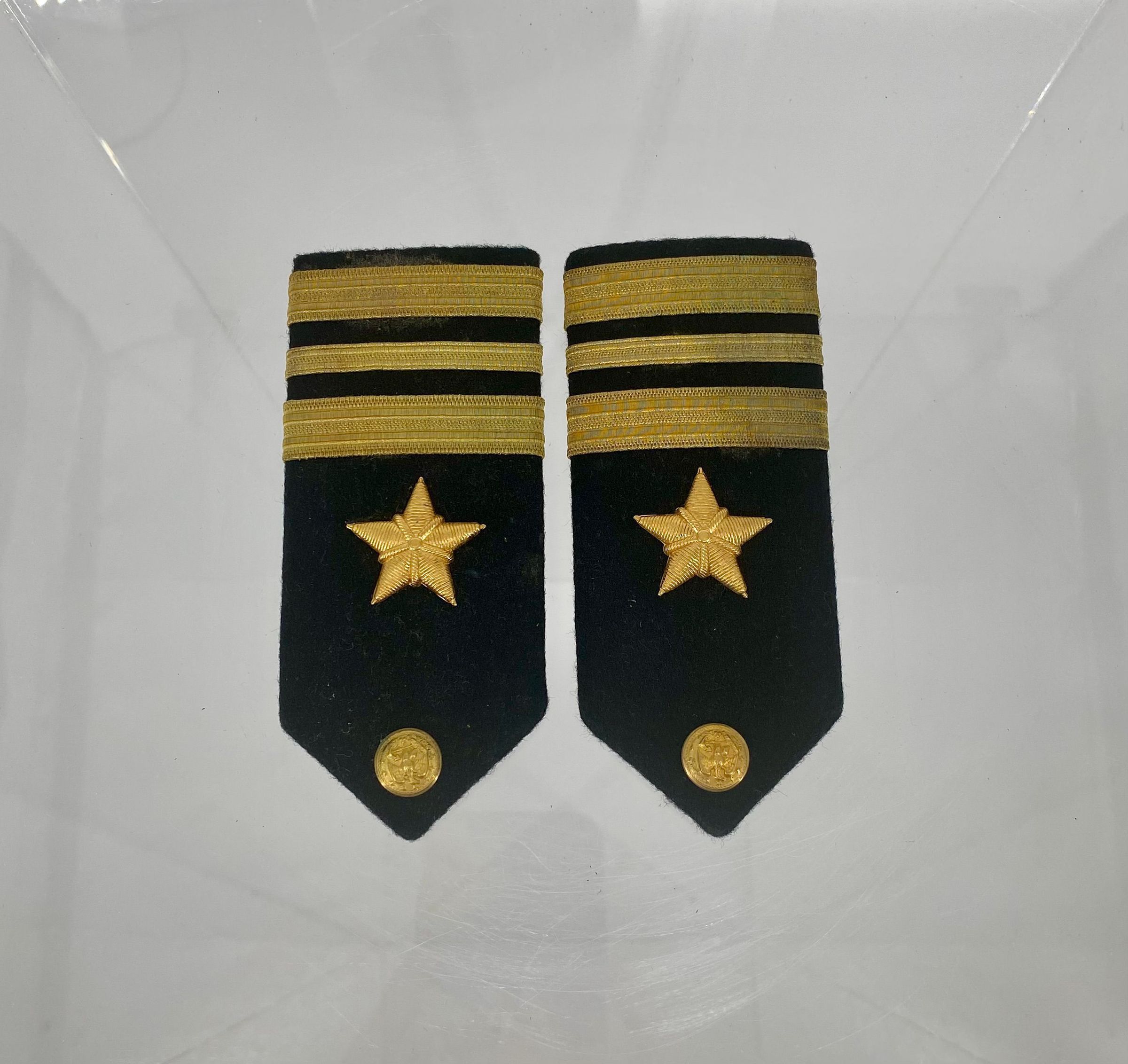 Primary Image of US Navy Lt. Commander Epaulettes