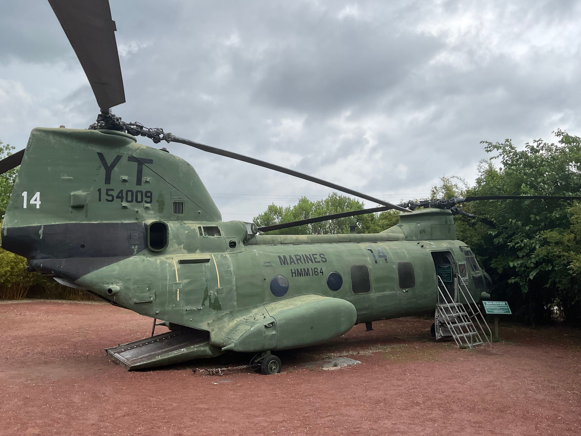 Primary Image of CH-46E Sea Knight