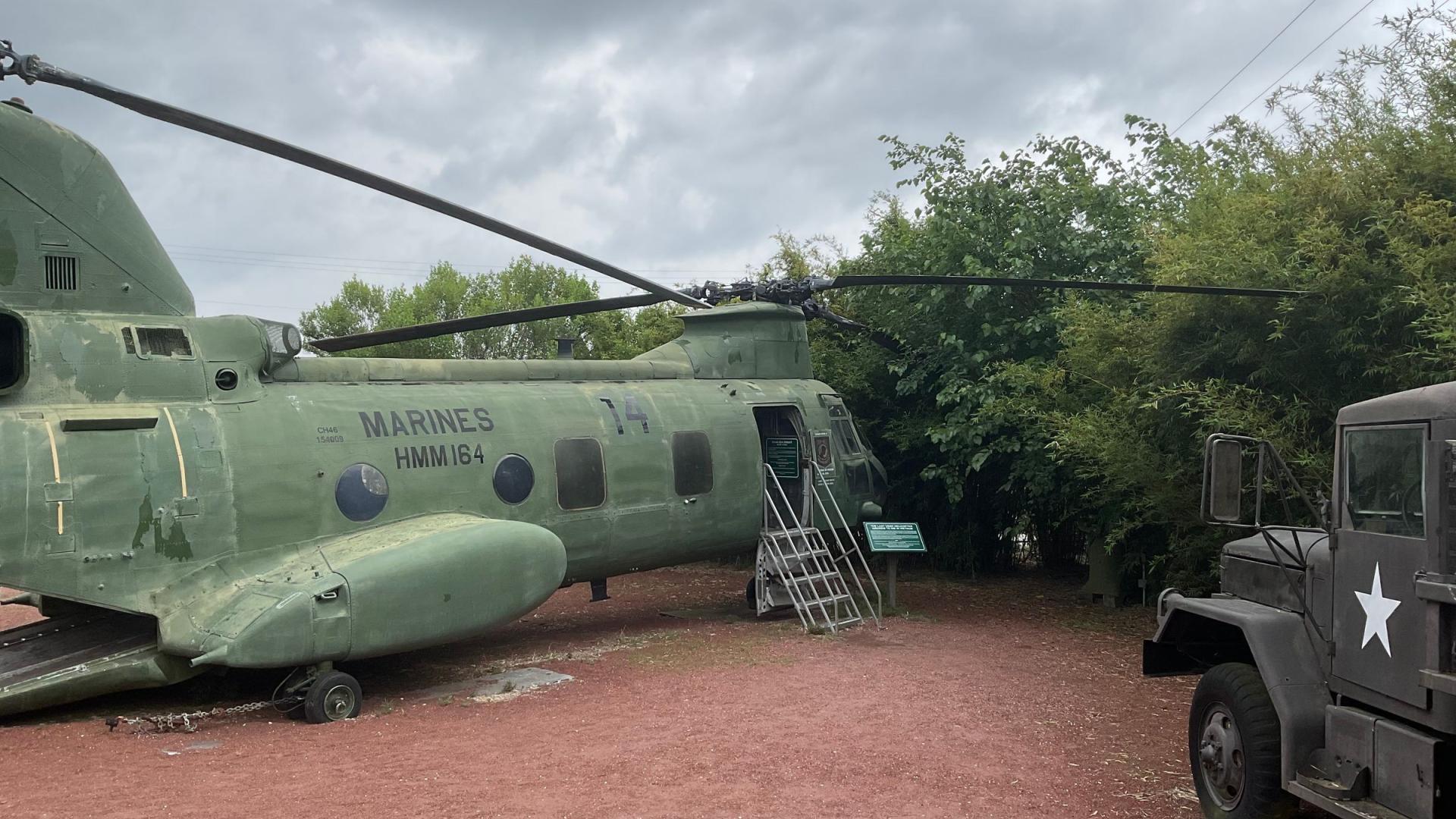 Alternative Image of CH-46E Sea Knight