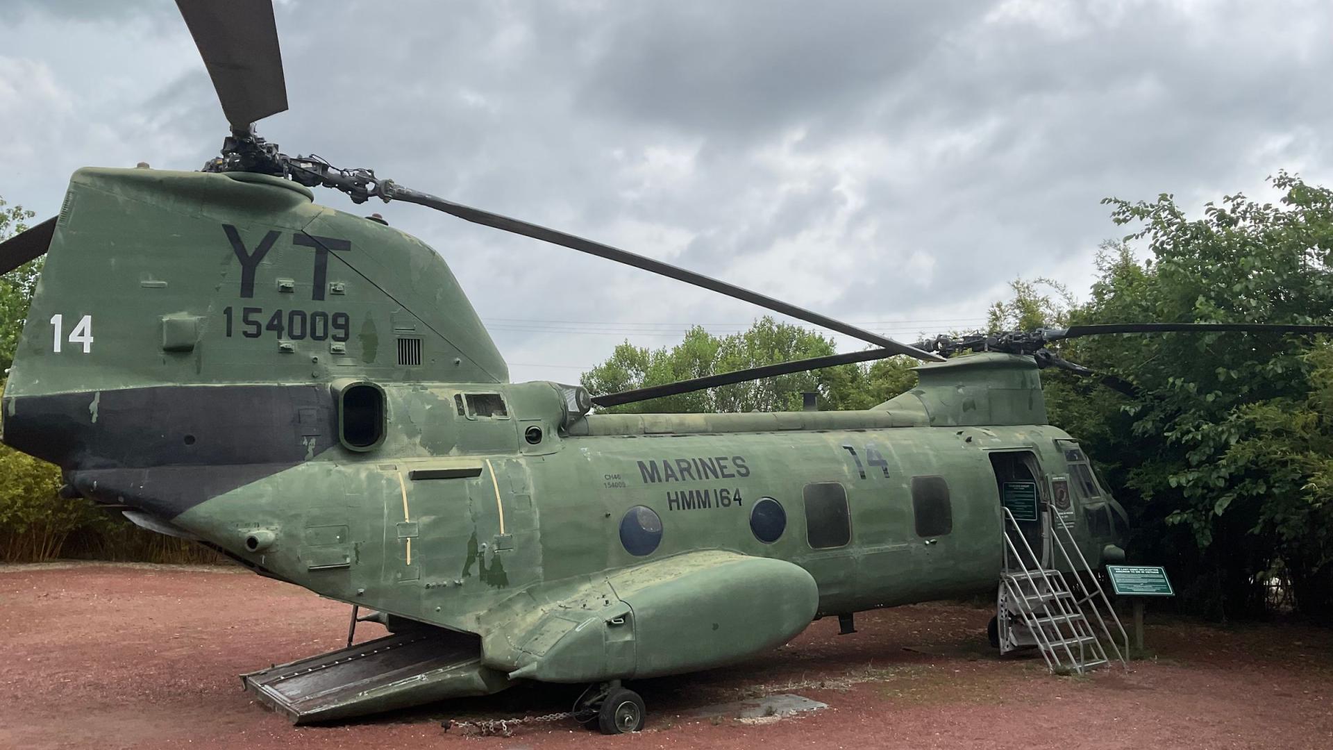 Primary Image of CH-46E Sea Knight