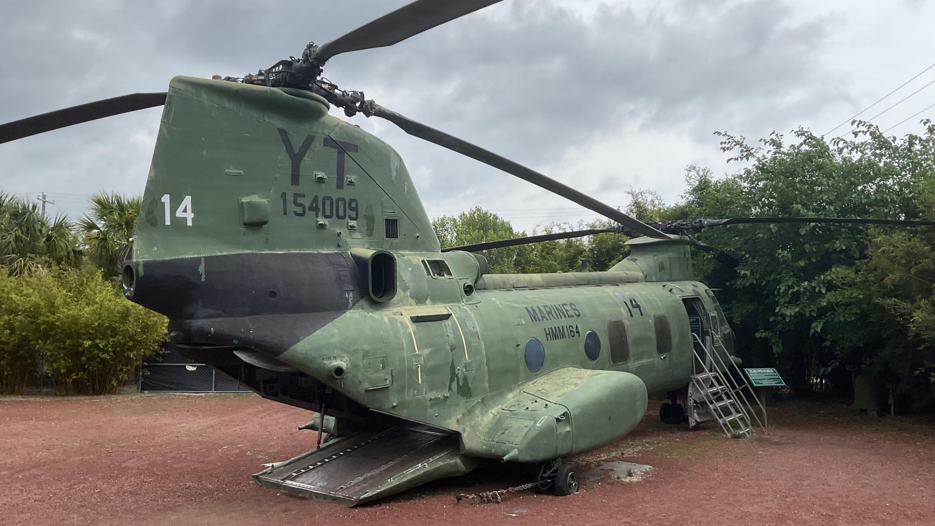 Alternative Image of CH-46E Sea Knight