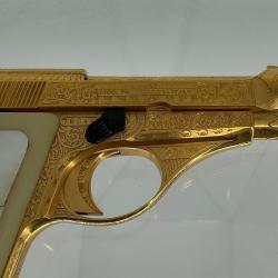 Alternative Image of Gold-Plated Beretta of James Cain