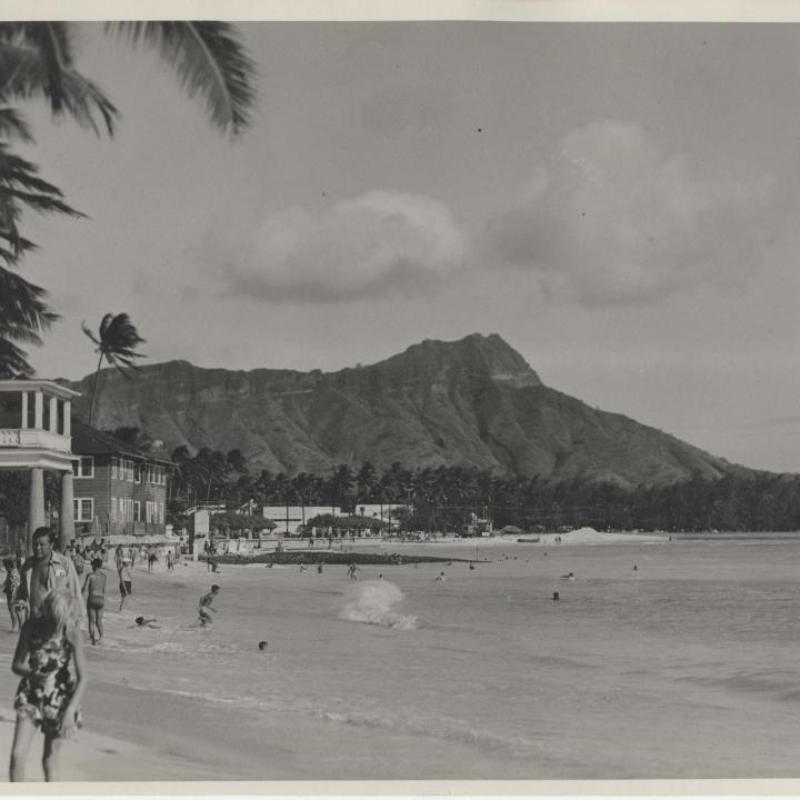 Primary Image of The View of Diamond Head Volcano From Waikiki Beach
