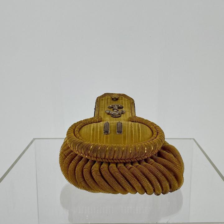Primary Image of Epaulette of Frederick Becton